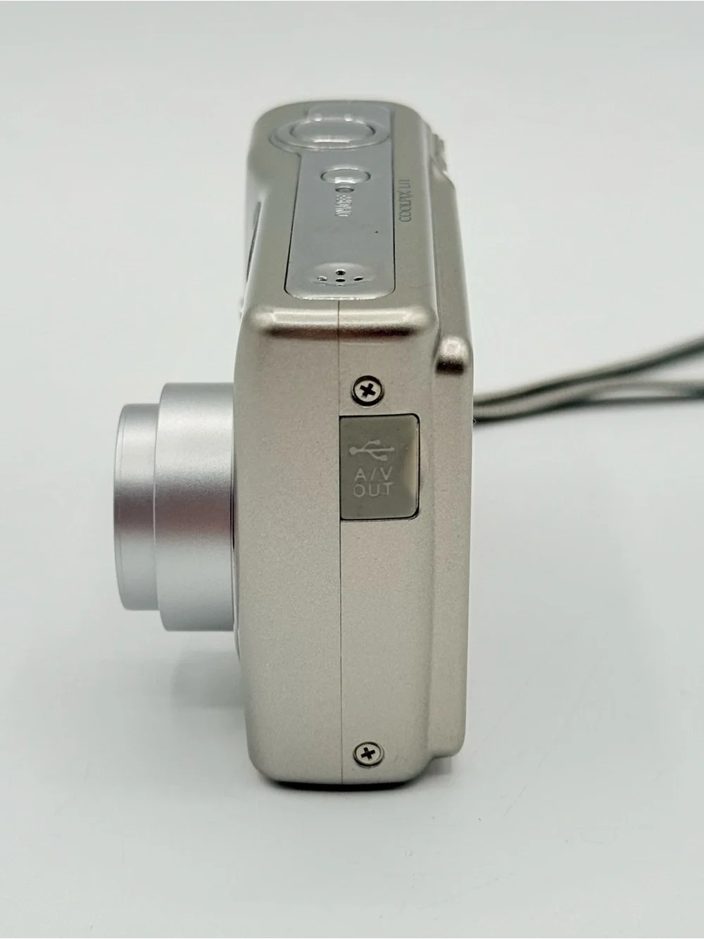 Nikon Coolpix L11 6MP Silver Digital Camera Bundle 2GB SD Card,Bag. Tested.READ